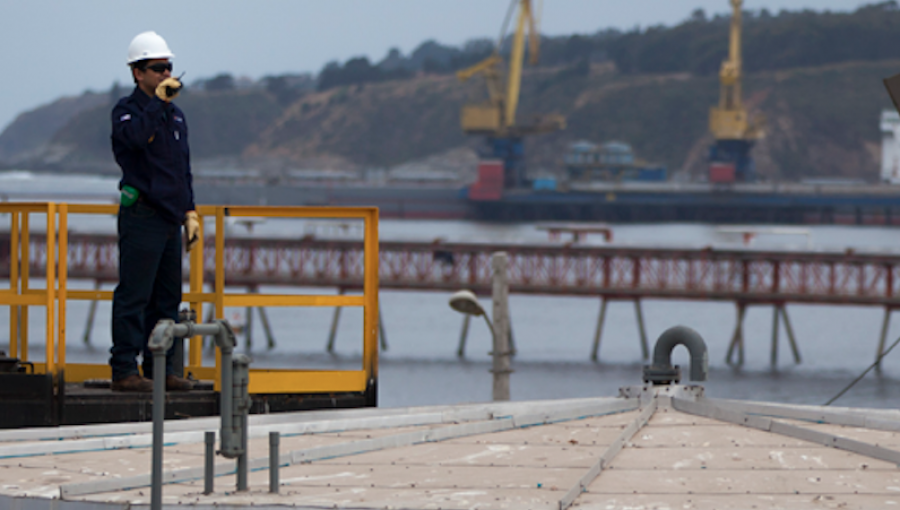 Terminal Quintero de ENAP recibió el visto bueno de la Armada para implementar el rol de "Loading Master"