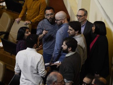 Frente Amplio reconoce "equivocación" al votar a favor de la Ley Antisaqueos y sale en bloque a dar explicaciones