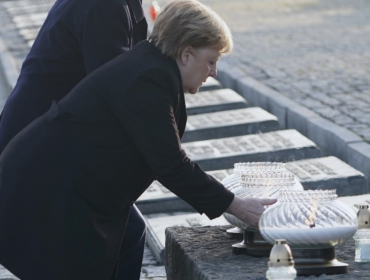 Angela Merkel honró a víctimas del nazismo en su visita a campo de concentración de Auschwitz