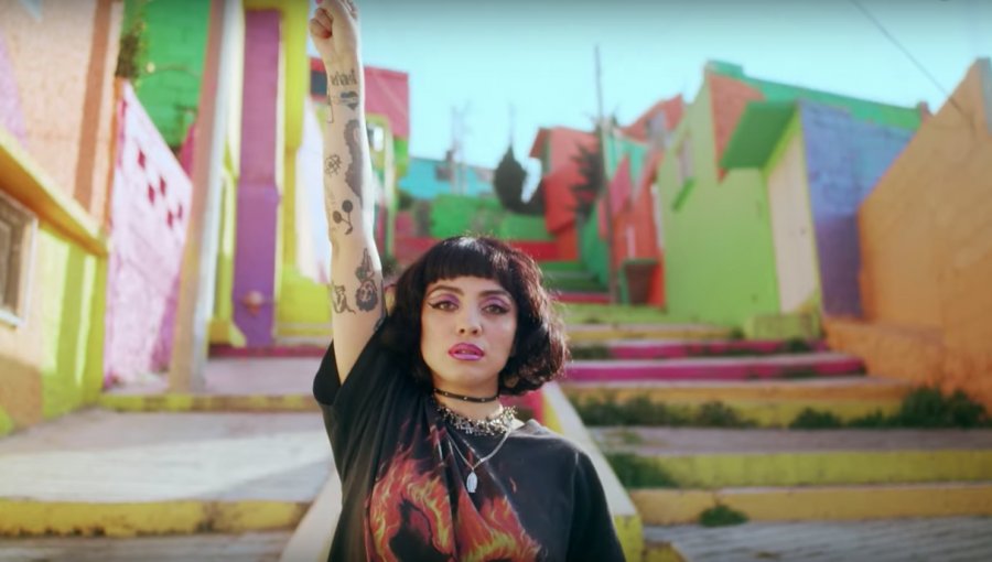 «Plata Ta Tá»: la canción-protesta de Mon Laferte que la rompe en redes sociales