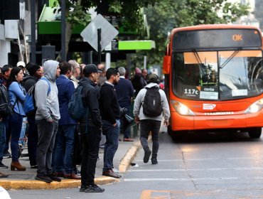 Transportes implementará reforzamiento de buses en Santiago desde las 15:30 horas