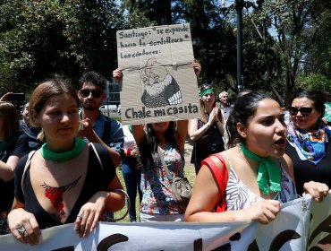 Crisis climática: Realizan simbólico cortejo fúnebre del huemul y el cóndor