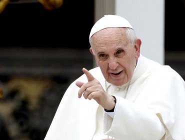 Papa Francisco pide "compromiso" a la sociedad para combatir "el cáncer de la corrupción"