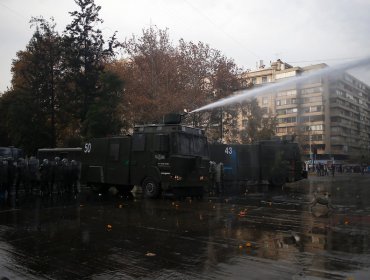 Expertos advierten que carro lanza aguas está provocando quemaduras químicas a manifestantes