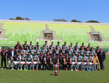 Santiago Wanderers recibió la copa de campeón de Primera B 2019