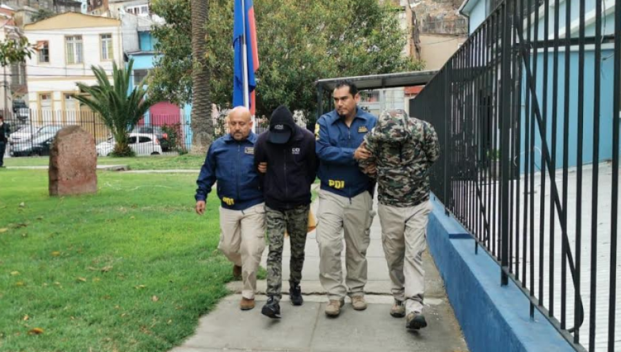 PDI captura a dos sujetos que saquearon tienda del centro de Valparaíso