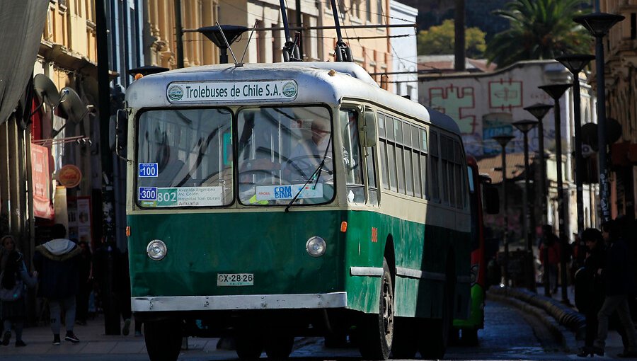 Seremi de Transportes pone paños fríos ante eventual salida de trolebuses de las calles de Valparaíso