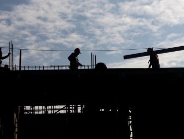 Un trabajador murió luego que fuera golpeado por el cable de acero de una grúa en Concón