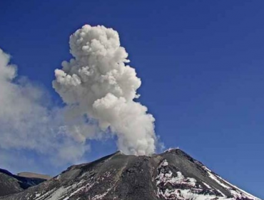 Nueva explosión en el Nevados de Chillán arrojó columna a 1.100 metros de altura