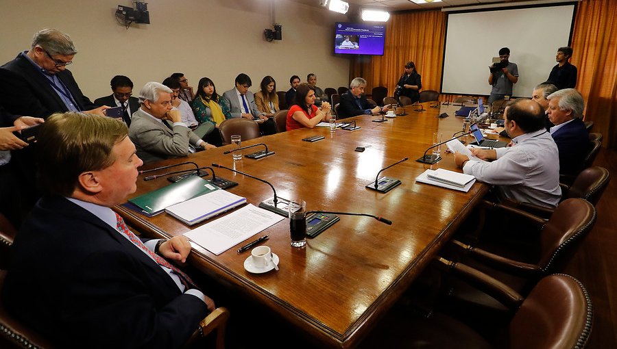 Comisión revisora aprueba libelo de la acusación constitucional presentada contra el presidente Piñera