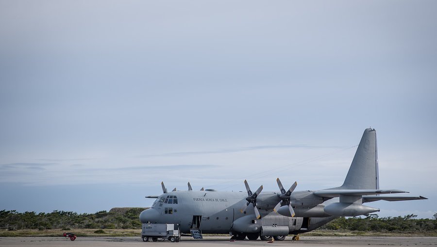 Bolsonaro dice que hallaron "artículos personales y restos compatibles" con Hércules C-130