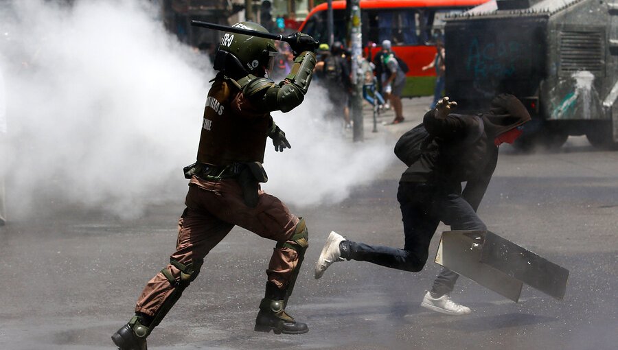 Fisco deberá pagar $5 millones por golpiza de carabineros a manifestante en Valparaíso