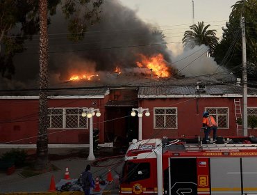 Alcalde de Quilpué cifra en $400 millones los daños por incendio en edificio consistorial