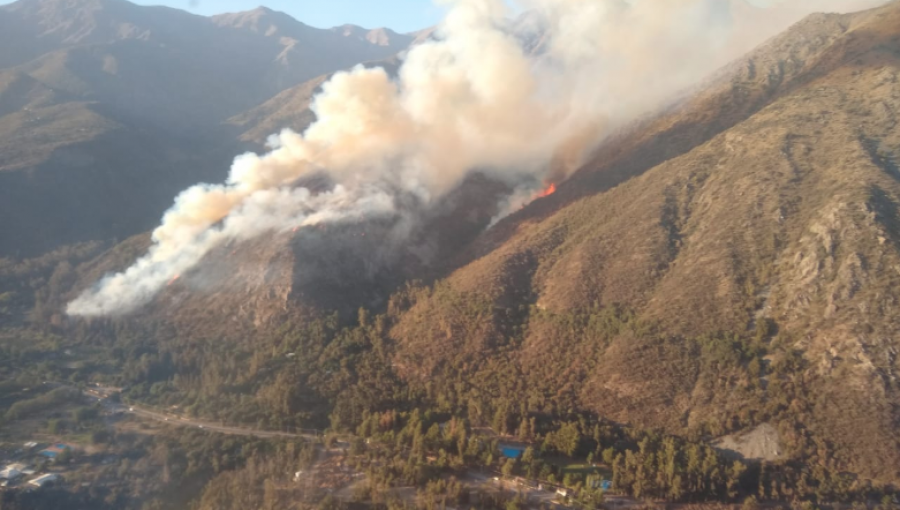 Mantienen Alerta Amarilla en San José de Maipo por incendio forestal que ha consumido 375 hectáreas