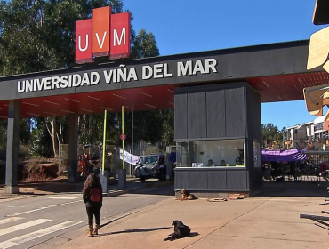 U. Viña del Mar suspende actividades y evacúa a toda la comunidad por incendio forestal que se aproxima