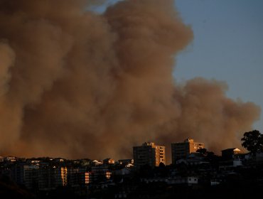 Focos de incendio forestal en Valparaíso y Viña del Mar presentan comportamiento extremo