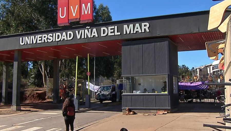 U. Viña del Mar suspende actividades y evacúa a toda la comunidad por incendio forestal que se aproxima