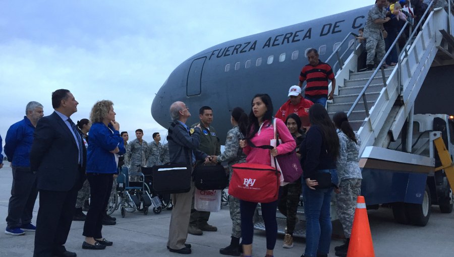 Noveno "Vuelo Esperanza" trae de regreso a 88 chilenos desde Venezuela