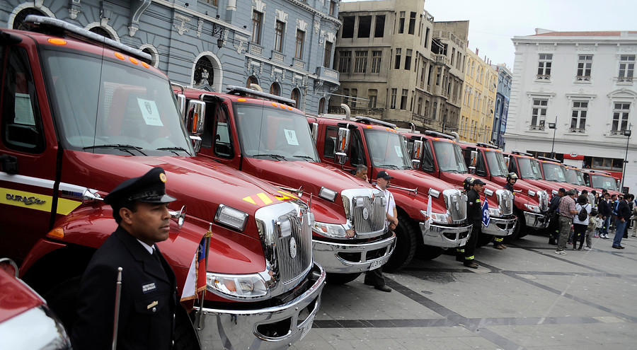 Estallido social obliga a redestinar recursos comprometidos a Bomberos y abre controversia con Intendencia de Valparaíso