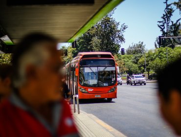 Transportes implementará reforzamiento de buses en Santiago desde las 17:30 horas