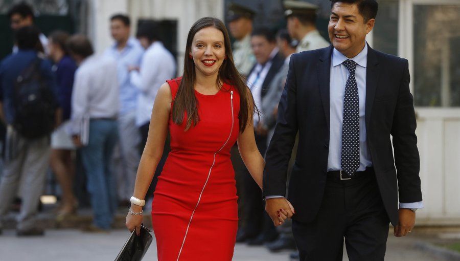 Chofer de diputada Camila Flores denuncia durísima humillación de parlamentaria y que lo dejó "botado" en la calle