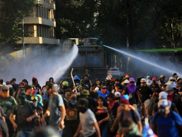 Estudio químico revela que agua del "guanaco" de Carabineros contiene soda cáustica