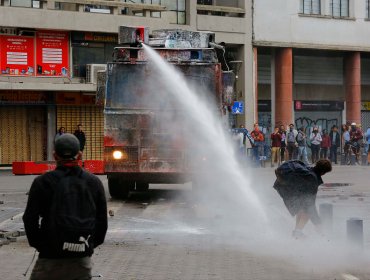 Carabineros desmiente estudio químico que advierte uso de soda cáustica en carro lanzaagua