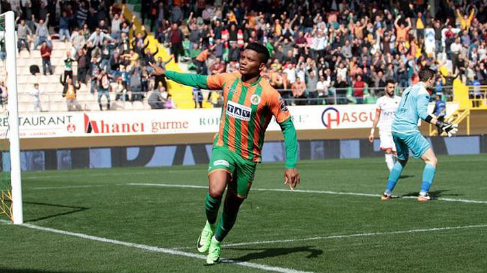 Junior Fernandes dijo presente en goleada del Alanyaspor en Copa de Turquía