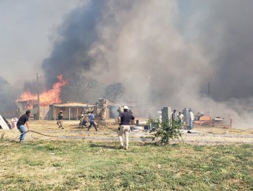 Decretan Alerta Roja para la comuna de Peralillo por incendio que ha consumido viviendas