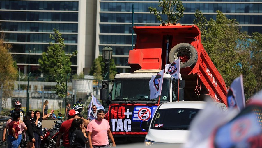 Pese a acuerdo con el Gobierno, "No + Tag" vuelve a manifestarse en las calles de la región Metropolitana