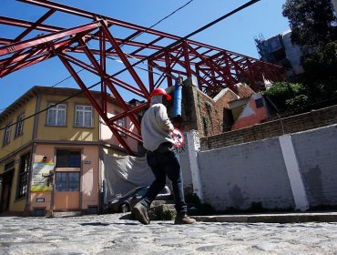 Más que una roca en el camino: la verdad tras la bullada suspensión de obras del ascensor Villaseca de Valparaíso