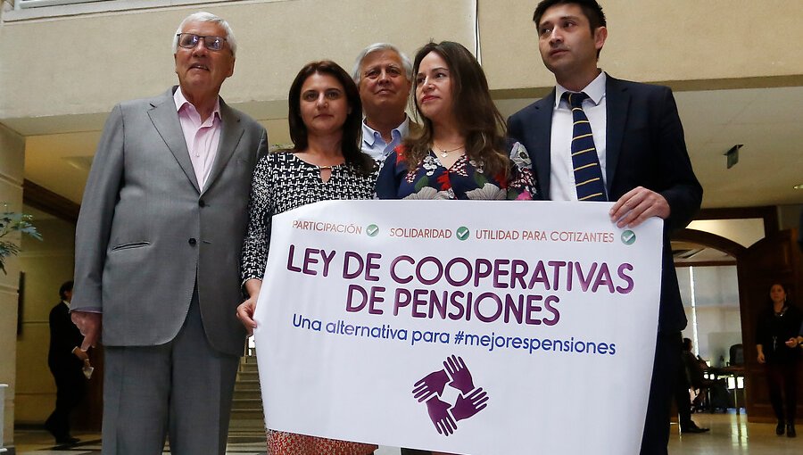 Diputados de diversas bancadas ingresaron reforma para crear la Ley de Cooperativas de Pensiones