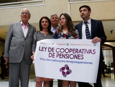 Diputados de diversas bancadas ingresaron reforma para crear la Ley de Cooperativas de Pensiones