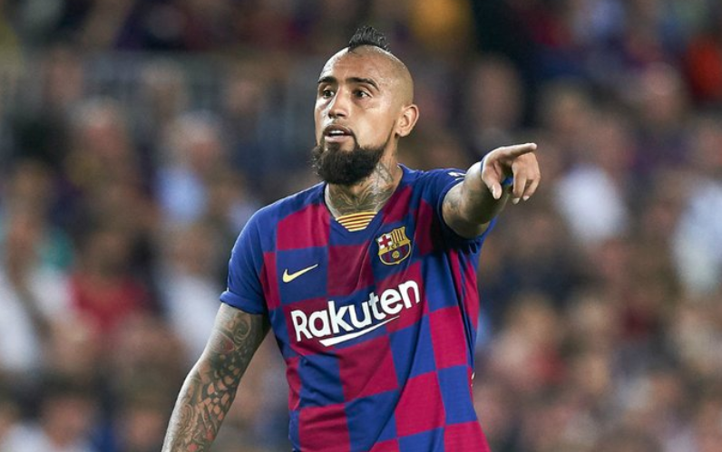 Arturo Vidal vio acción en el empate sin goles entre Barcelona y Real Madrid