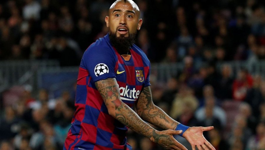 Vidal habría abandonado práctica del Barcelona por no ser titular ante el Madrid