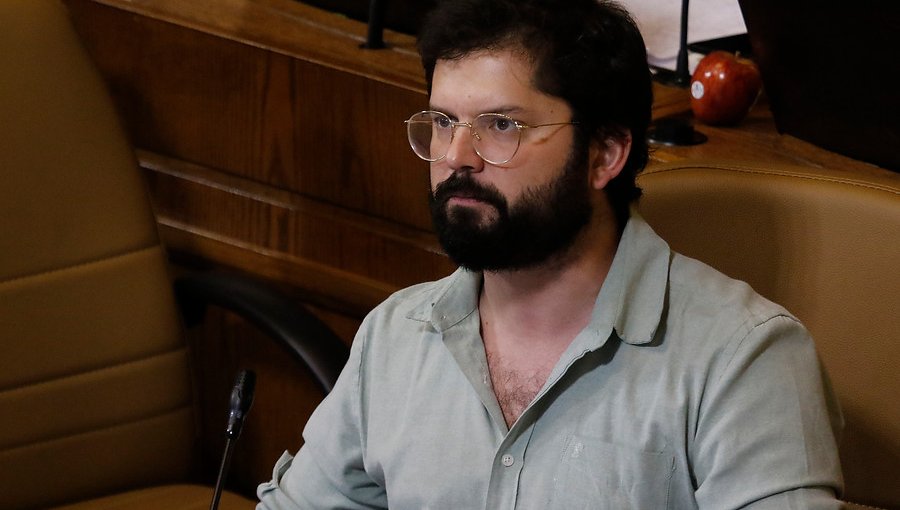 Gabriel Boric podría pasar a Comisión Ética por hacer ingresar a mujeres a debate en el Congreso