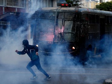 Manifestación en Valparaíso termina en incidentes entre encapuchados y Carabineros