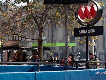 Metro de Santiago vuelve a contar con estación Santa Lucía y anuncia extensión de su operación