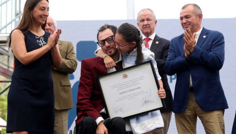 El nadador paralímpico Alberto Abarza recibió el Premio Nacional del Deporte