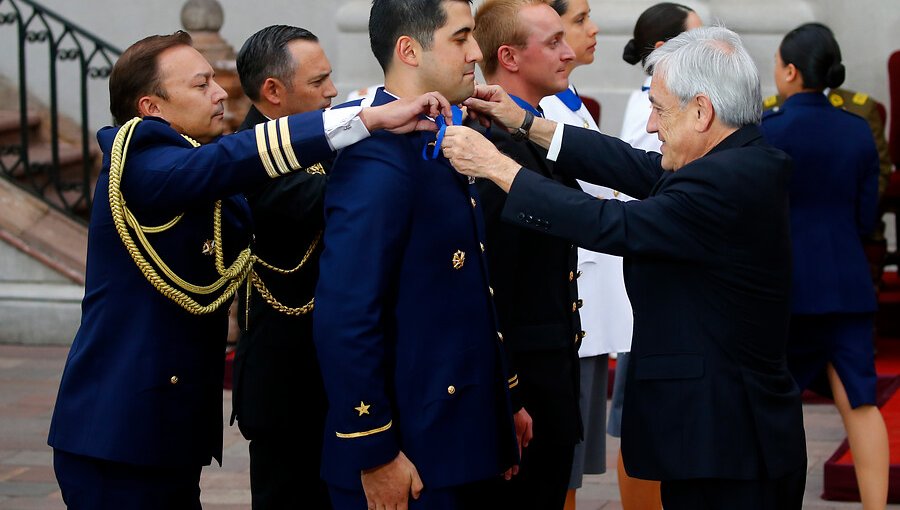 Ceremonia de condecoración: Piñera agradeció labor de FF.AA. y de Orden durante crisis social