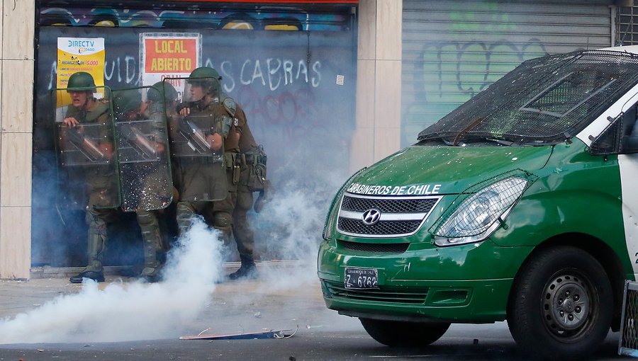 Violenta jornada en Valparaíso concluye con 24 detenidos y 25 policías lesionados