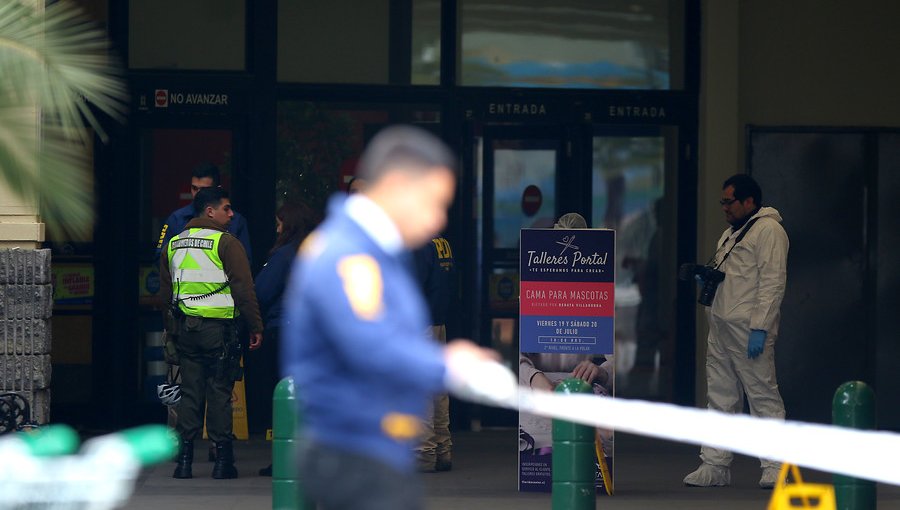 Tres detenidos y dos heridos a bala deja robo frustrado a tienda del Mall Paseo Quilín