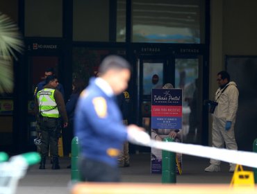 Tres detenidos y dos heridos a bala deja robo frustrado a tienda del Mall Paseo Quilín