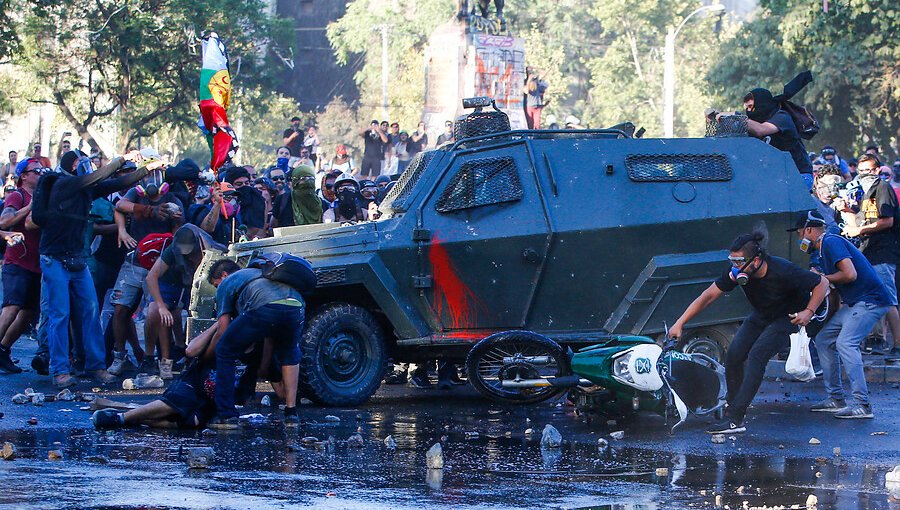 Alto comisionado de ONU para los DD.HH. expresa preocupación por atropello a manifestantes en Santiago