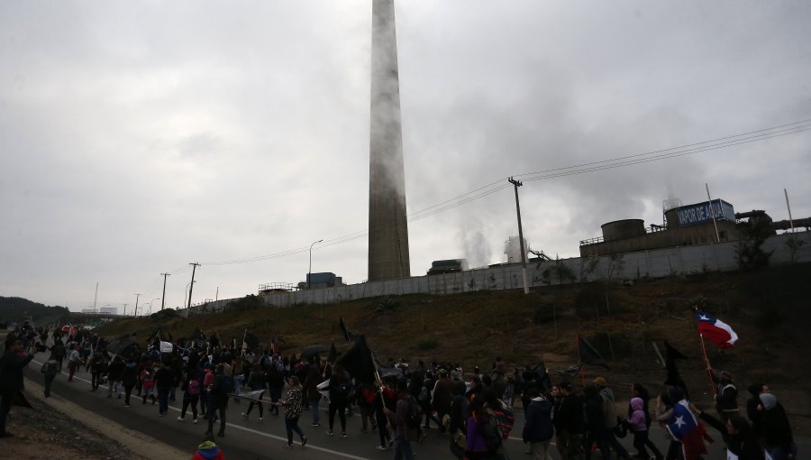 Incierto futuro de División Codelco-Ventanas: 8 mil familias se verían afectadas si se decide el cierre