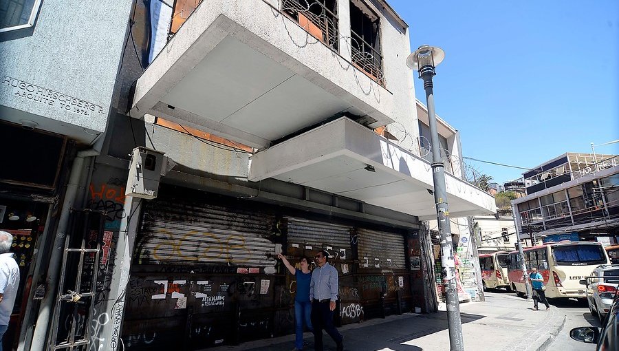 Estado de cadáveres hallados en tienda saqueada e incendiada en Valparaíso no permitió establecer sus causas de muerte