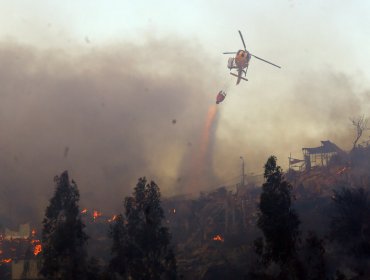 Dramática navidad en Valparaíso: 120 viviendas al menos son arrasadas por el fuego en nuevo "mega incendio"