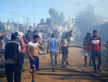 Ejército se dirige hacia el cerro Rocuant para apoyar en evacuación por incendio