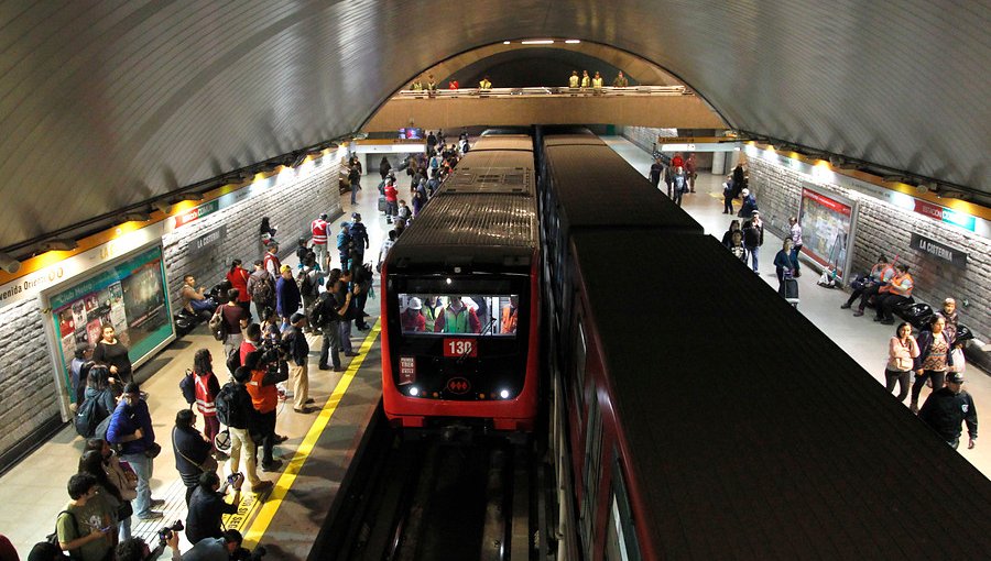 Conozca los horarios del Metro de Santiago, de sus buses de apoyo y de los servicios habituales de RED