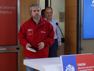 Ministro del Interior presentará querella por incendios en Valparaíso ante "indicios de intencionalidad"